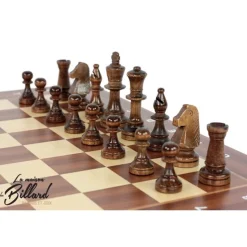 Le jeu d'échecs en bois version luxe